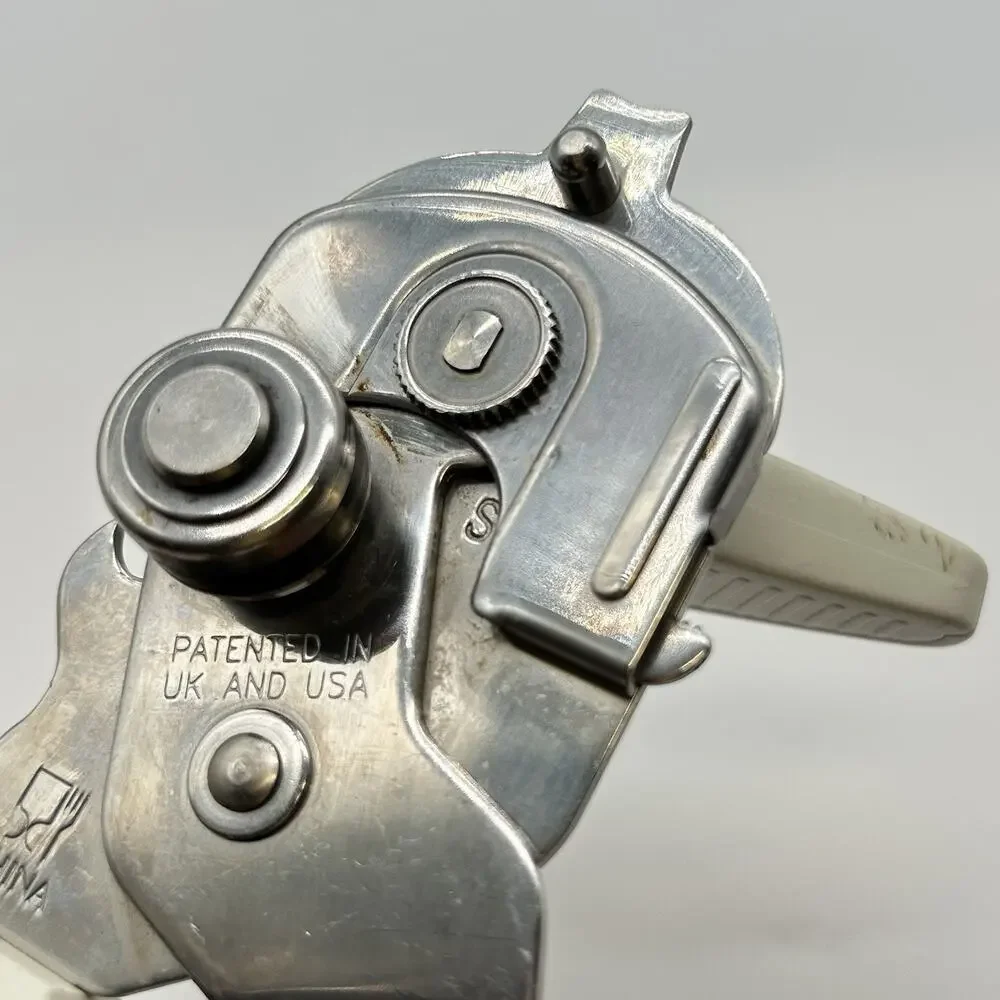 The Pampered Chef White Handheld Manual Can Opener Retired Gadget Flaws